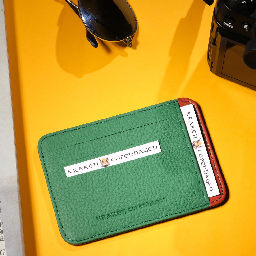 Pebble Leather 8 Slots Card Holder – Green/Red